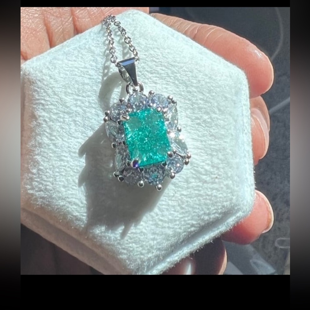 Gorgeous tourmaline 1.4CT crystal pendant silver necklace